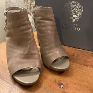 Vince Camuto VC-Fenette Booties
